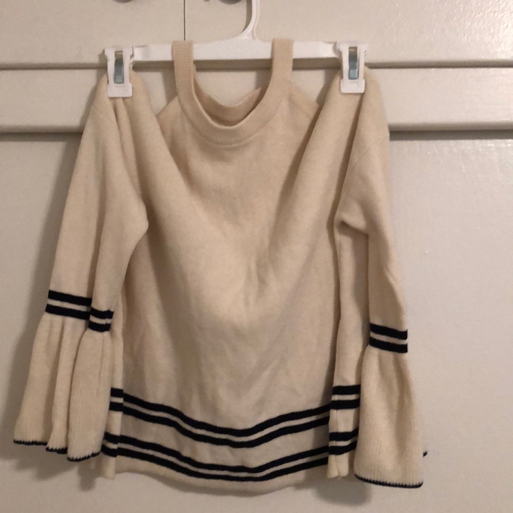 Sweater Open Shoulder